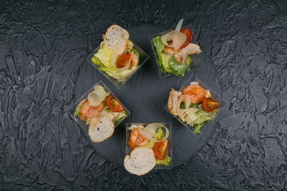 Мини-салат «Цезарь» с креветкой 1 шт.