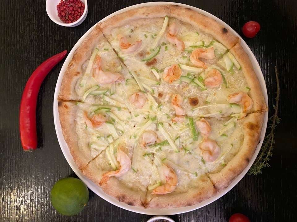 Пицца с креветками и цуккини