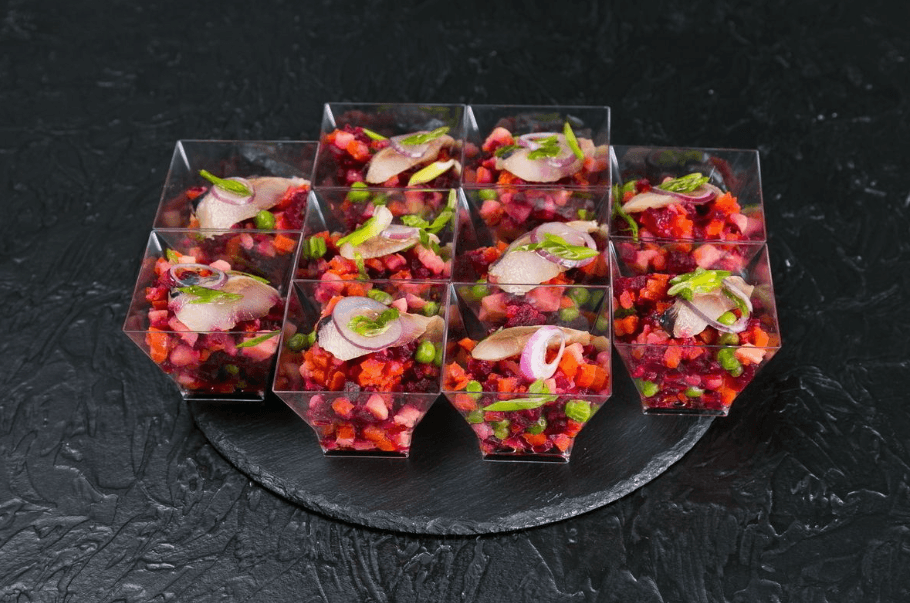 Мини-салат винегрет с селедкой 1 шт.